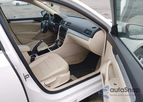 2012 Volkswagen Passat 2.5L Se z USA, uszkodzony, nr VIN 1VWBH7A36CC107833